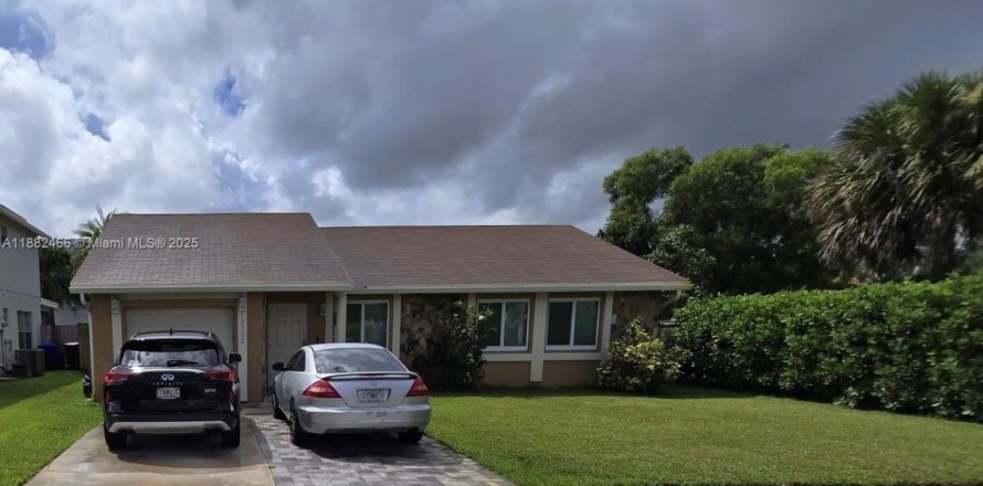 Casa en North Lauderdale, Florida 2 dormitorios, 135.17 m2 № 1928587