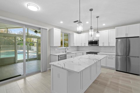 Casa en venta en Palm City, Florida, 4 dormitorios, 218.6 m2 № 2087458 - foto 7