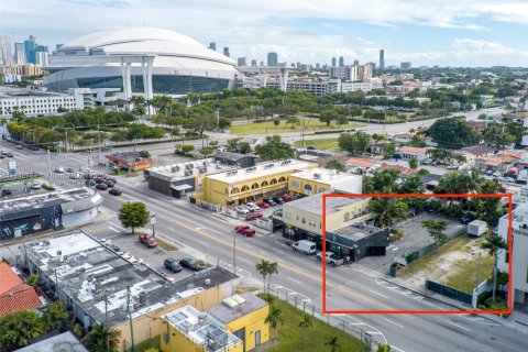 Commercial property in Miami, Florida № 2015051