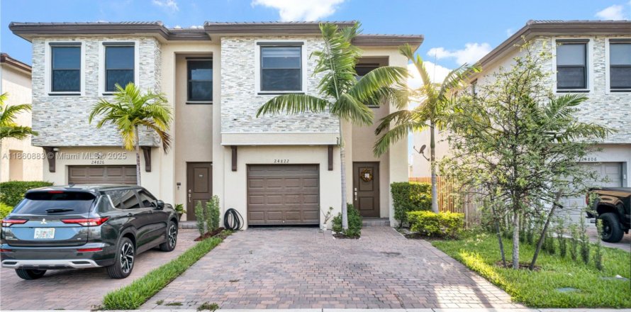 House in Homestead, Florida 3 bedrooms, 173.91 sq.m. № 1890050