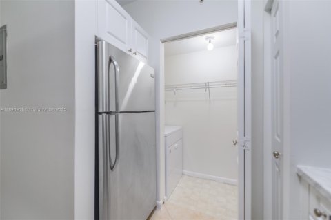 Condo in Sunny Isles Beach, Florida, 2 bedrooms  № 1951018 - photo 8