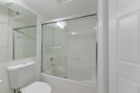 Condo in Sunny Isles Beach, Florida, 2 bedrooms  № 1951018 - photo 11