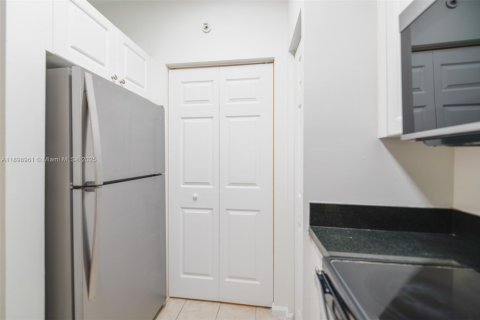 Condominio en venta en Sunny Isles Beach, Florida, 2 dormitorios, 95.13 m2 № 1951018 - foto 17