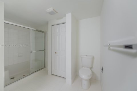 Condo in Sunny Isles Beach, Florida, 2 bedrooms  № 1951018 - photo 10