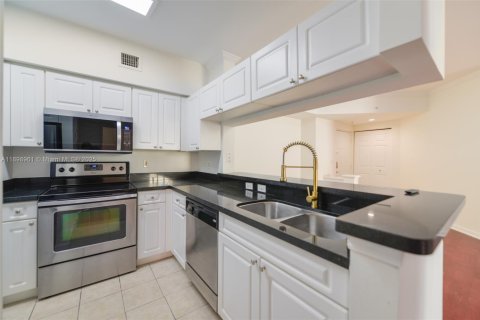 Condominio en venta en Sunny Isles Beach, Florida, 2 dormitorios, 95.13 m2 № 1951018 - foto 14