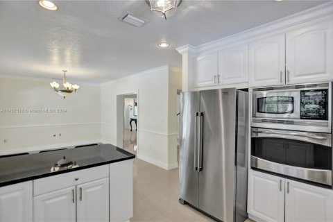 House in Southwest Ranches, Florida 3 bedrooms, 166.85 sq.m. № 1691220 - photo 3