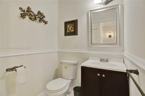 House in Southwest Ranches, Florida 3 bedrooms, 166.85 sq.m. № 1691220 - photo 19