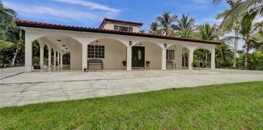 House in Southwest Ranches, Florida 3 bedrooms, 166.85 sq.m. № 1691220