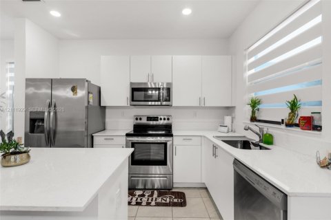 Adosado en venta en Homestead, Florida, 3 dormitorios, 123.37 m2 № 2432046 - foto 10