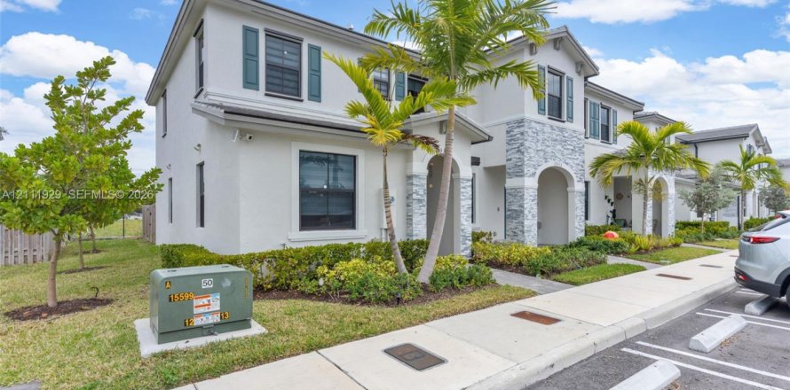 Adosado en Homestead, Florida 3 dormitorios, 123.37 m2 № 2432046