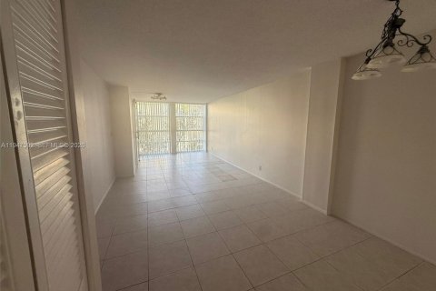 Copropriété à louer à Hallandale Beach, Floride: 2 chambres, 85.84 m2 № 2003794 - photo 3