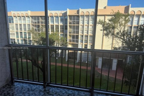 Copropriété à louer à Hallandale Beach, Floride: 2 chambres, 85.84 m2 № 2003794 - photo 13