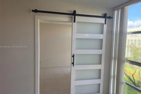 Copropriété à louer à Hallandale Beach, Floride: 2 chambres, 85.84 m2 № 2003794 - photo 12
