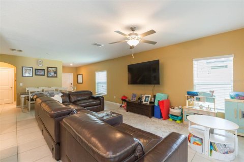 Casa en venta en Zephyrhills, Florida, 4 dormitorios, 192.59 m2 № 1844668 - foto 13