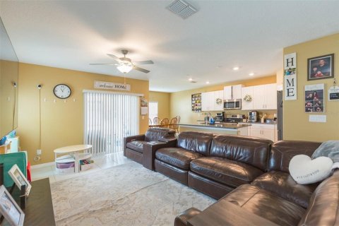 Casa en venta en Zephyrhills, Florida, 4 dormitorios, 192.59 m2 № 1844668 - foto 10