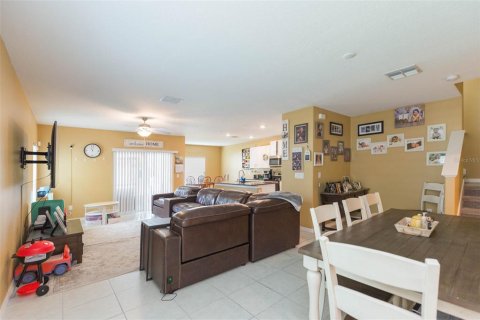 Casa en venta en Zephyrhills, Florida, 4 dormitorios, 192.59 m2 № 1844668 - foto 4