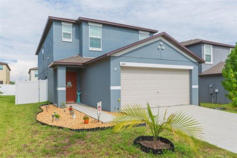 Casa en venta en Zephyrhills, Florida, 4 dormitorios, 192.59 m2 № 1844668 - foto 1