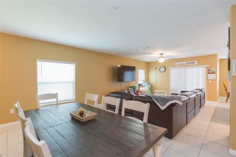 Casa en venta en Zephyrhills, Florida, 4 dormitorios, 192.59 m2 № 1844668 - foto 8