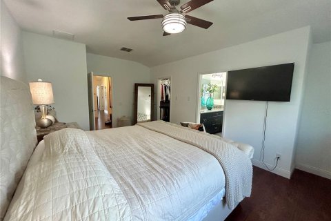 Townhouse in Tampa, Florida 4 bedrooms, 204.38 sq.m. № 1912234 - photo 17