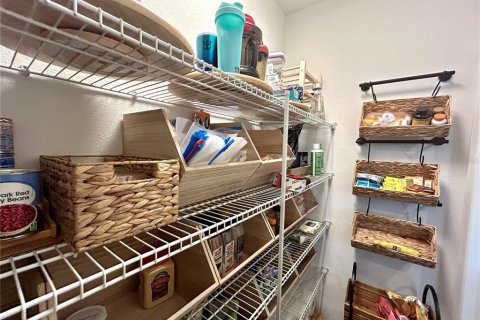 Townhouse in Tampa, Florida 4 bedrooms, 204.38 sq.m. № 1912234 - photo 8