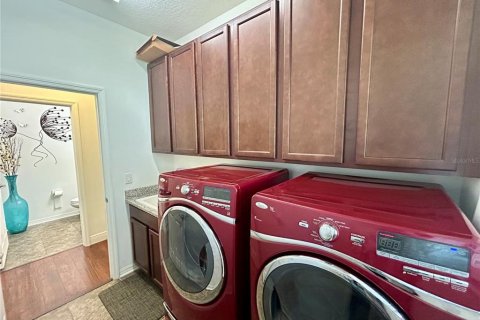 Townhouse in Tampa, Florida 4 bedrooms, 204.38 sq.m. № 1912234 - photo 10