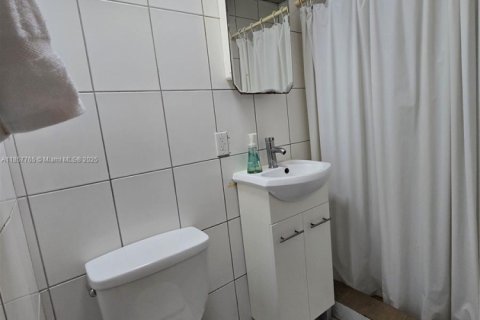 Commercial property in Miami, Florida 238.67 sq.m. № 1882239 - photo 18
