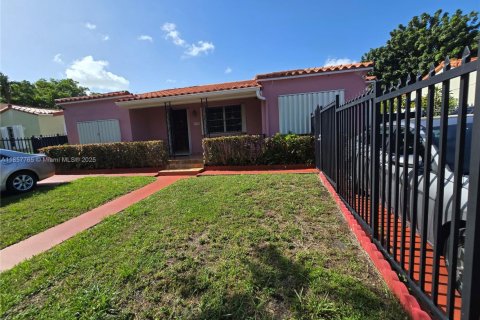 Commercial property in Miami, Florida 238.67 sq.m. № 1882239 - photo 2