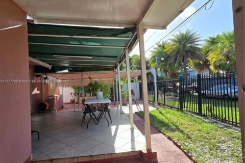 Commercial property in Miami, Florida 238.67 sq.m. № 1882239 - photo 29