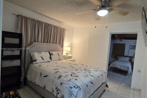 Commercial property in Miami, Florida 238.67 sq.m. № 1882239 - photo 20