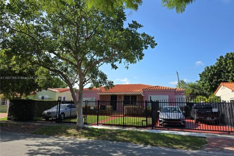 Commercial property in Miami, Florida 238.67 sq.m. № 1882239 - photo 1