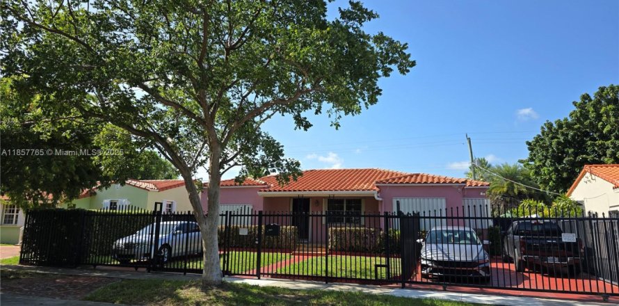 Commercial property in Miami, Florida 238.67 sq.m. № 1882239