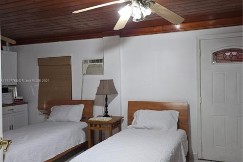Commercial property in Miami, Florida 238.67 sq.m. № 1882239 - photo 16