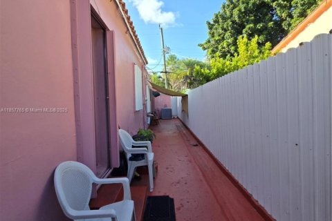 Commercial property in Miami, Florida 238.67 sq.m. № 1882239 - photo 30