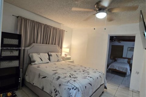 Commercial property in Miami, Florida 238.67 sq.m. № 1882239 - photo 21