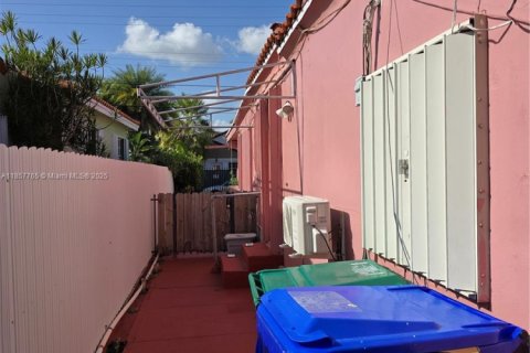 Commercial property in Miami, Florida 238.67 sq.m. № 1882239 - photo 26