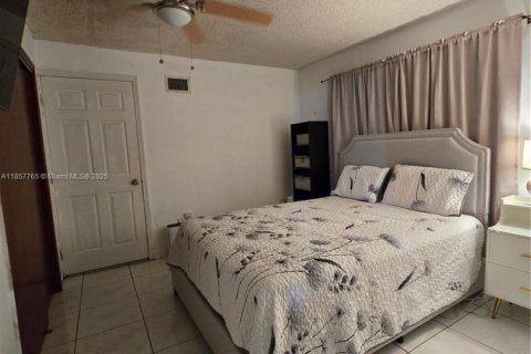 Commercial property in Miami, Florida 238.67 sq.m. № 1882239 - photo 17