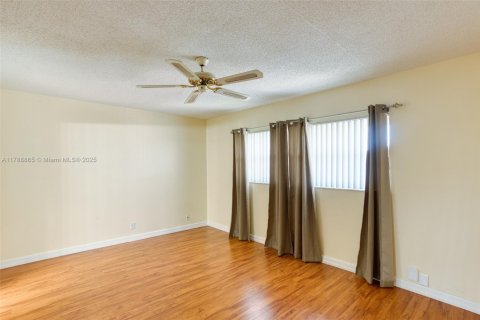 Condo in Margate, Florida, 2 bedrooms  № 1646544 - photo 20