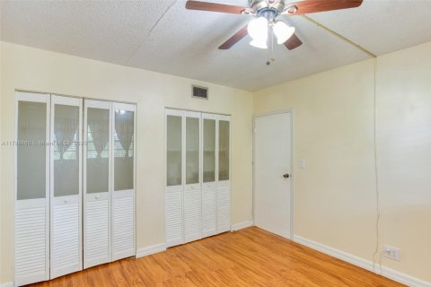 Condo in Margate, Florida, 2 bedrooms  № 1646544 - photo 10