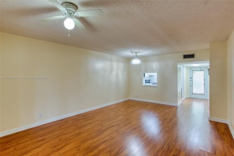 Condo in Margate, Florida, 2 bedrooms  № 1646544 - photo 7