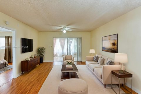 Condo in Margate, Florida, 2 bedrooms  № 1646544 - photo 3