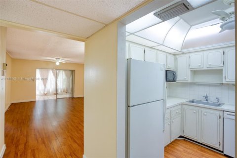Condo in Margate, Florida, 2 bedrooms  № 1646544 - photo 13