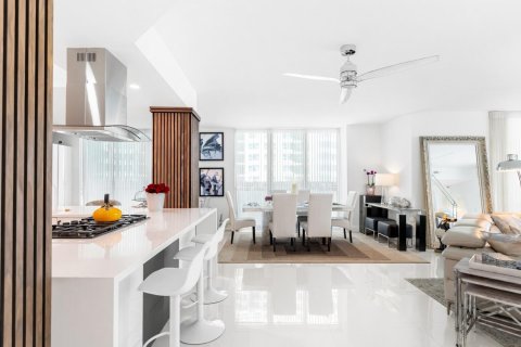 Купить кондоминиум в Холливуд, Флорида 3 комнаты, 257.99м2, № 2190845 - фото 3