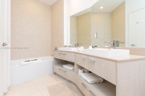 Снять в аренду кондоминиум в Холливуд, Флорида 2 спальни, 108.88м2, № 2005626 - фото 17