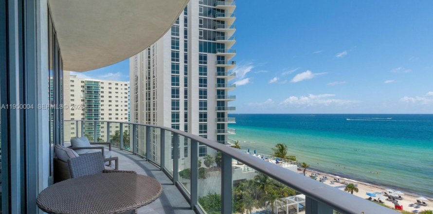 Кондоминиум с 2 спальнями в Холливуд, Флорида № 2005626