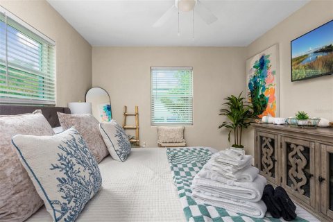 House in Largo, Florida 3 bedrooms, 139.73 sq.m. № 1684537 - photo 18