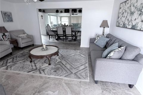 House in Port Charlotte, Florida 2 bedrooms, 149.85 sq.m. № 1566006 - photo 5