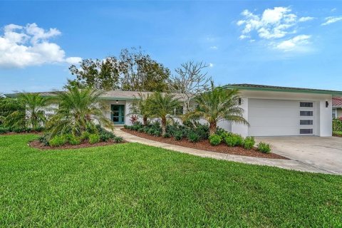 House in Sarasota, Florida 3 bedrooms, 274.71 sq.m. № 2393630