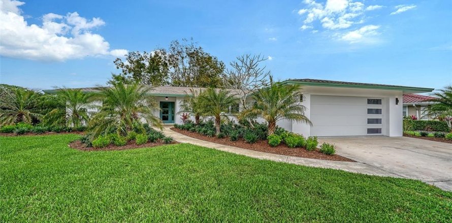 House in Sarasota, Florida 3 bedrooms, 274.71 sq.m. № 2393630