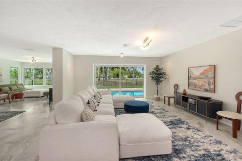 House in Sarasota, Florida 3 bedrooms, 274.71 sq.m. № 2393630 - photo 5