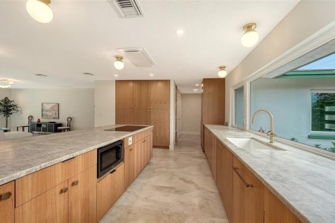 House in Sarasota, Florida 3 bedrooms, 274.71 sq.m. № 2393630 - photo 15
